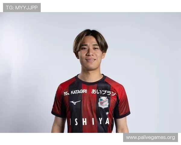 从校园到职场札幌中场近藤友喜携高中女友步入婚姻殿堂